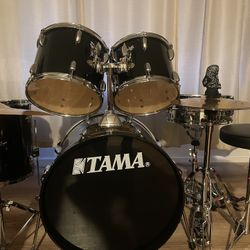 Tama Drum Set