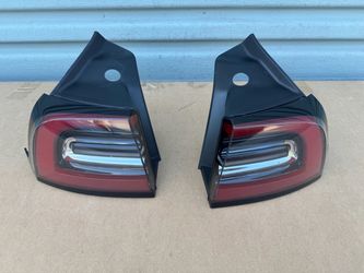 2020-2024 Tesla Model Y tail lights