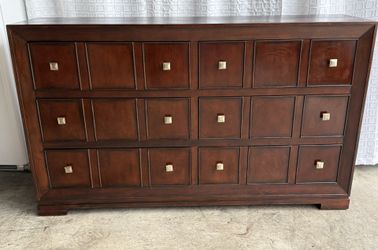 FiLio 21 - 6- Drawer Dresser With Dovetailed Construction