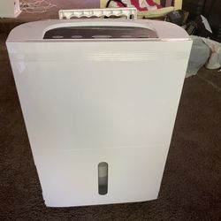 Dehumidifier like new used twice