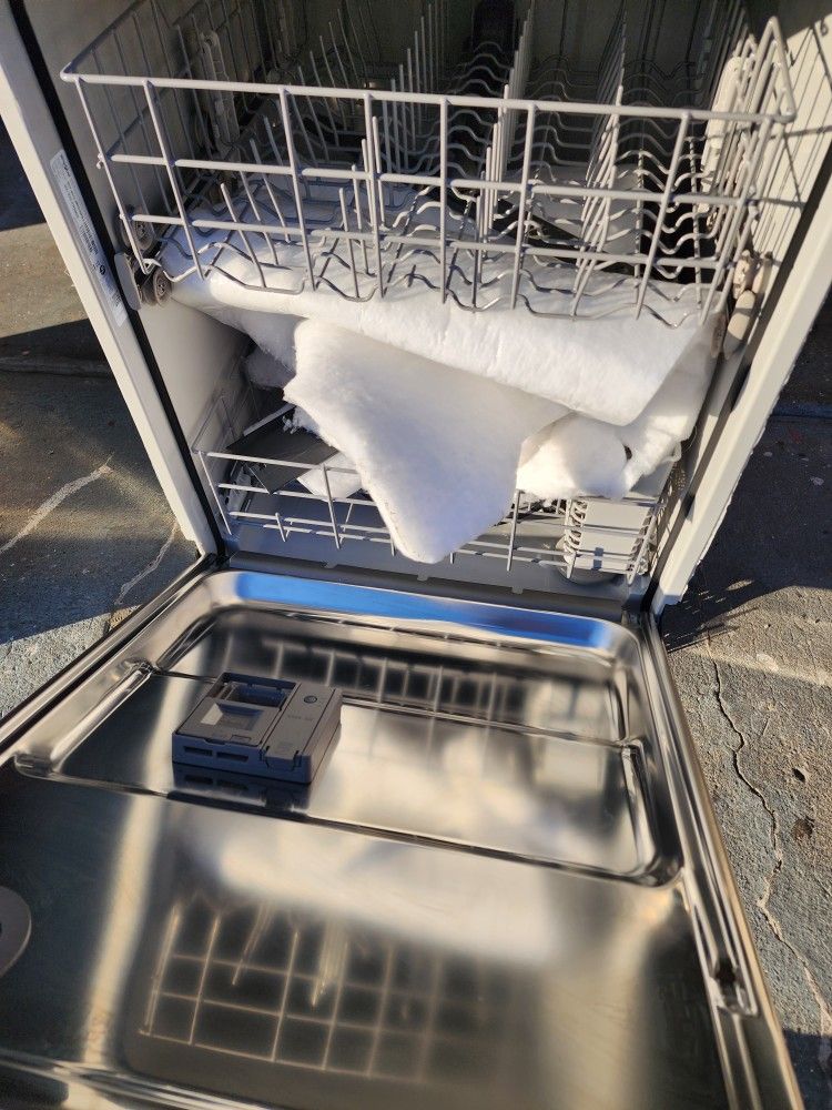 Set New Whirlpool Stove,Dishwasher And Microwave