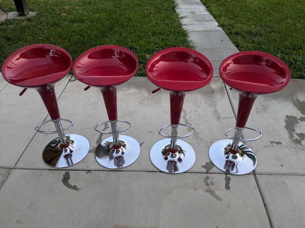 4 Red Stools