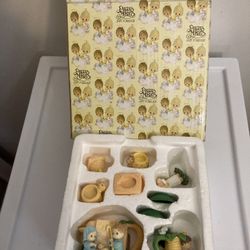 Precious Moments Miniature Nativity 