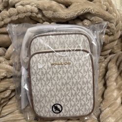 Michael Kors Jet Set Travel Crossbody in Vanilla