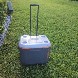 COLEMAN COOLER ON WHEELS WITH HANDLE