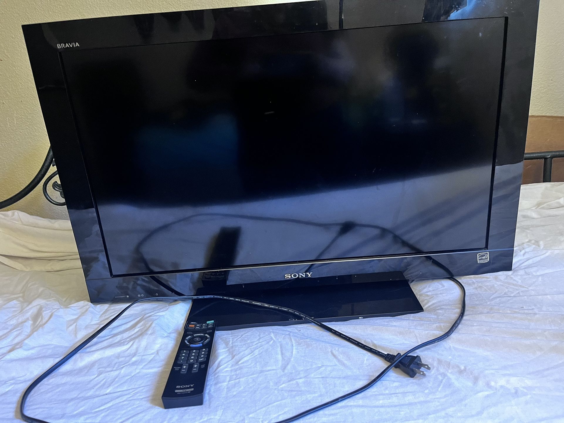 Sony Bravia 32" LCD TV KDL-32BX300 - 45$