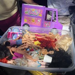 Tengo 2 Cajas De Juguete Para Niñas Disponibles 