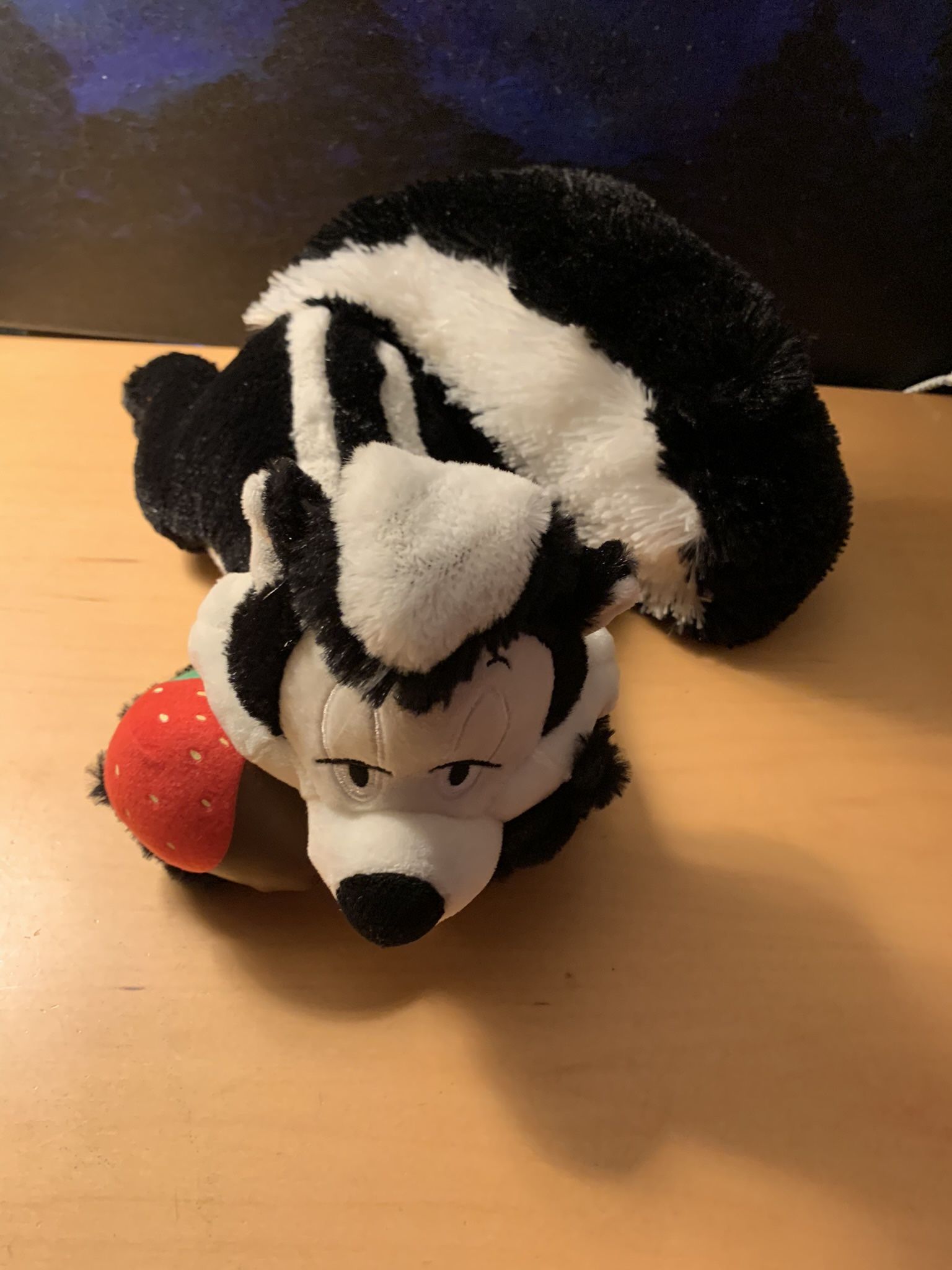 Pepe Le Pew Talking Plush Christmas Under the Mistletoe Hallmark 12”