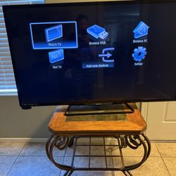 55 Inch Philips Roku Tv And Table 