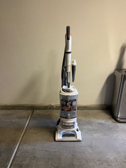 Shark Navigator Lift-Away Professional Vacuum
