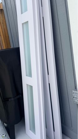 Bifold doors (2) w tempered frosted glass