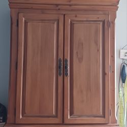 Nice Heavy Duty Oak Cabinet