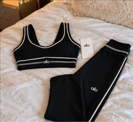 Alo Yoga Sports Bra and Leggings Set
