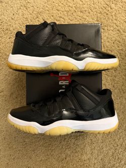 Size 10.5 (Used condition, damaged box) - Air Jordan 11 low 72-10