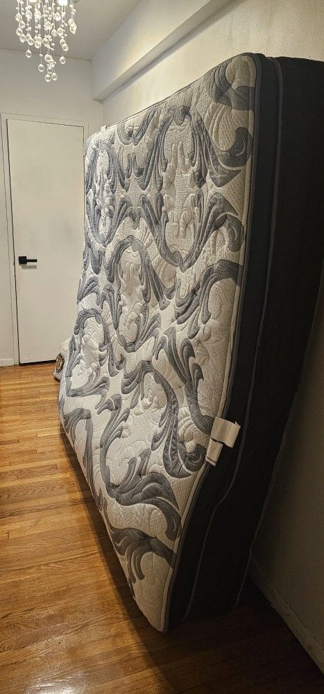 MATTRESS  EXCELLENT CONDITION 