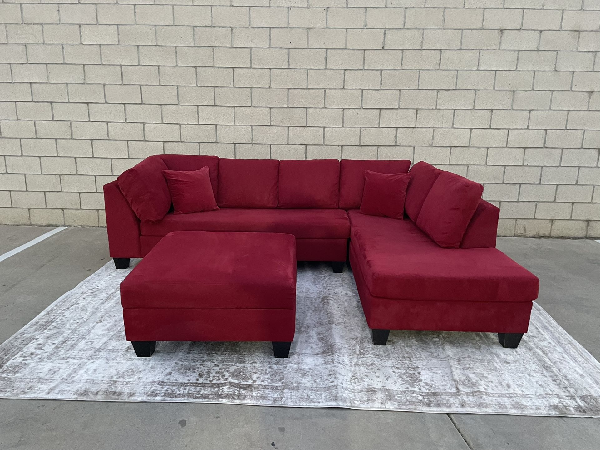 *Free Delivery* Custom Sectional Couch w/ Storage Ottoman