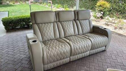 Ashley Furniture 3 Seat Electric Couch. Massage and Heated!!