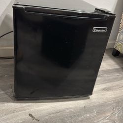 Magic Chef Mini Fridge 
