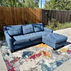 🚚 FREE DELIVERY ! Gorgeous Blue Reversible Sectional Couch