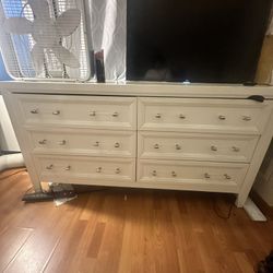 Dresser And Matching Night Stand 