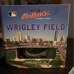 MLB Ballpark Collectors Edition Wrigley Field Book And Head Painted Model 
