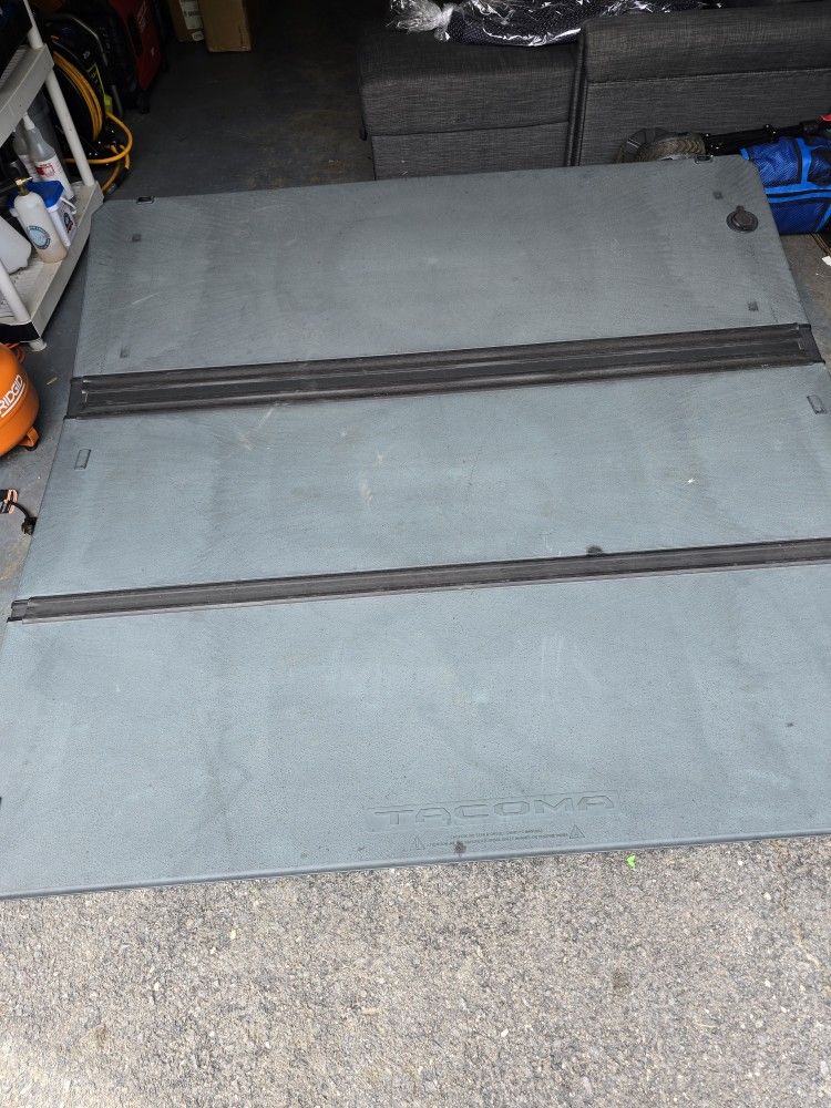 Toyota Tacoma Hard Bed Cover 5ft.