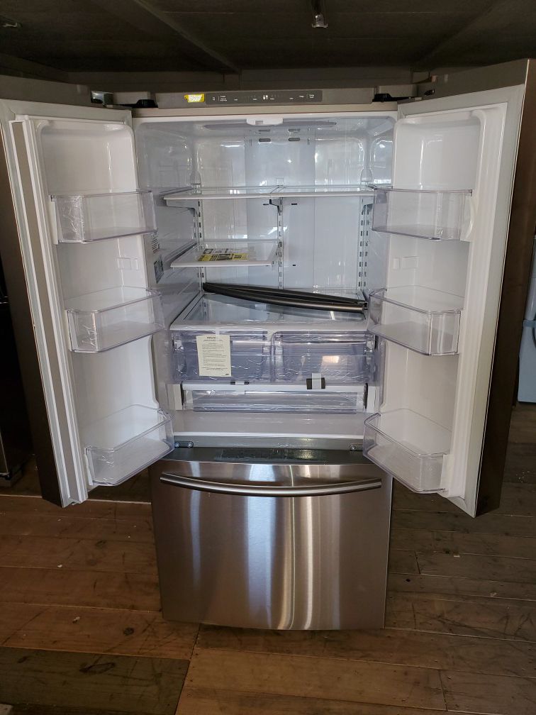 Samsung 21.6-cu ft French Door Refrigerator with Ice Maker (Stainless Steel) Item # 434627 Model # RF220NCTASR