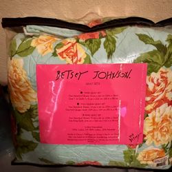 Betsey Jhonsoy Quilt Set King Size Very Good Condition  /almonst New 