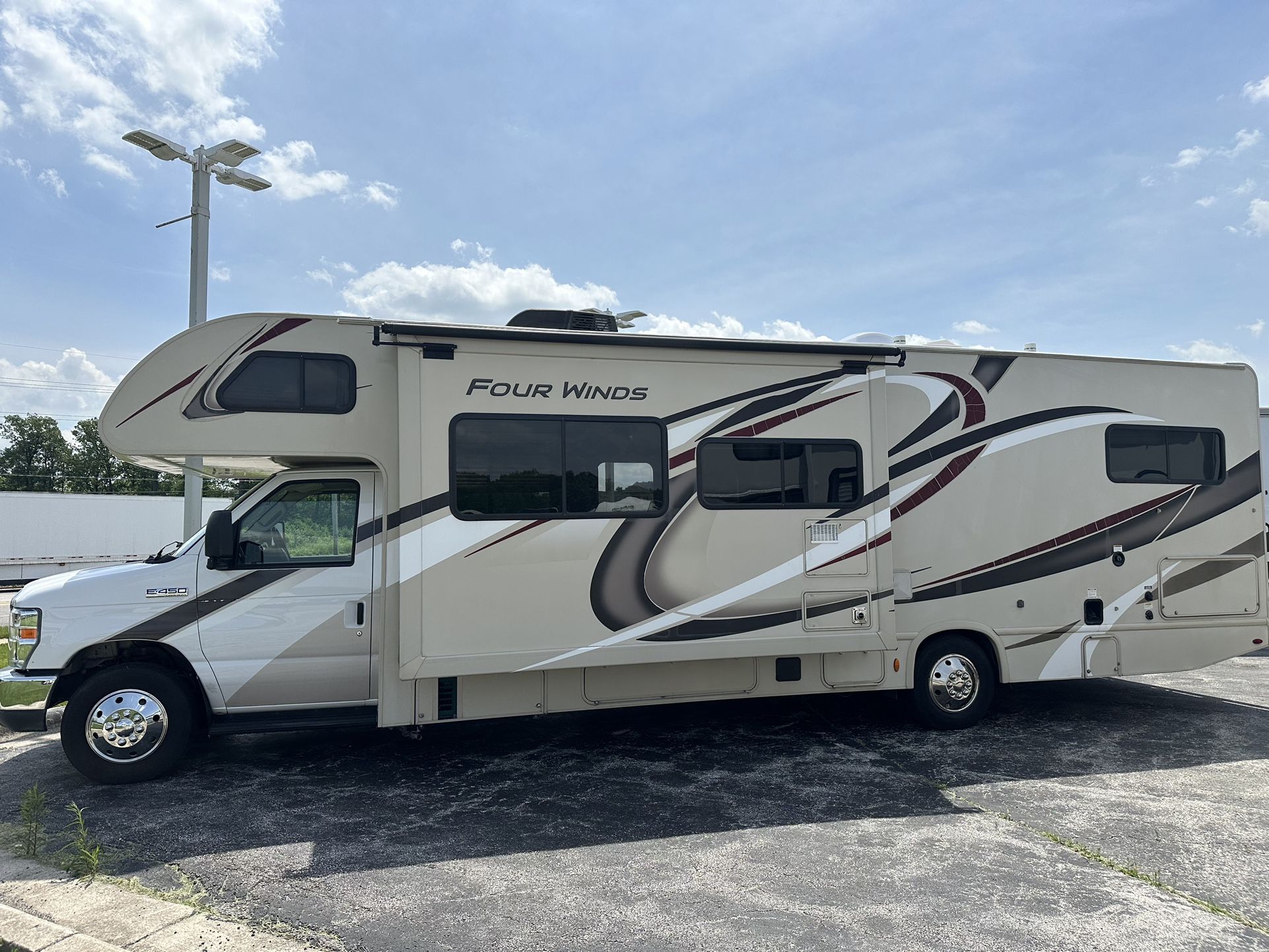 2020 Four Winds 30DS Bunks