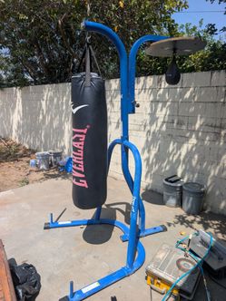 Everlast punching backstand with 100lbs bag