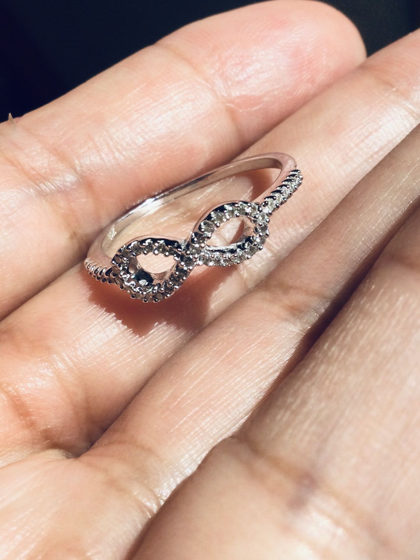 10K Diamond Infinity Ring
