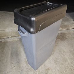 Large trash / recycling bin with Swing-Top lid and grab handles
