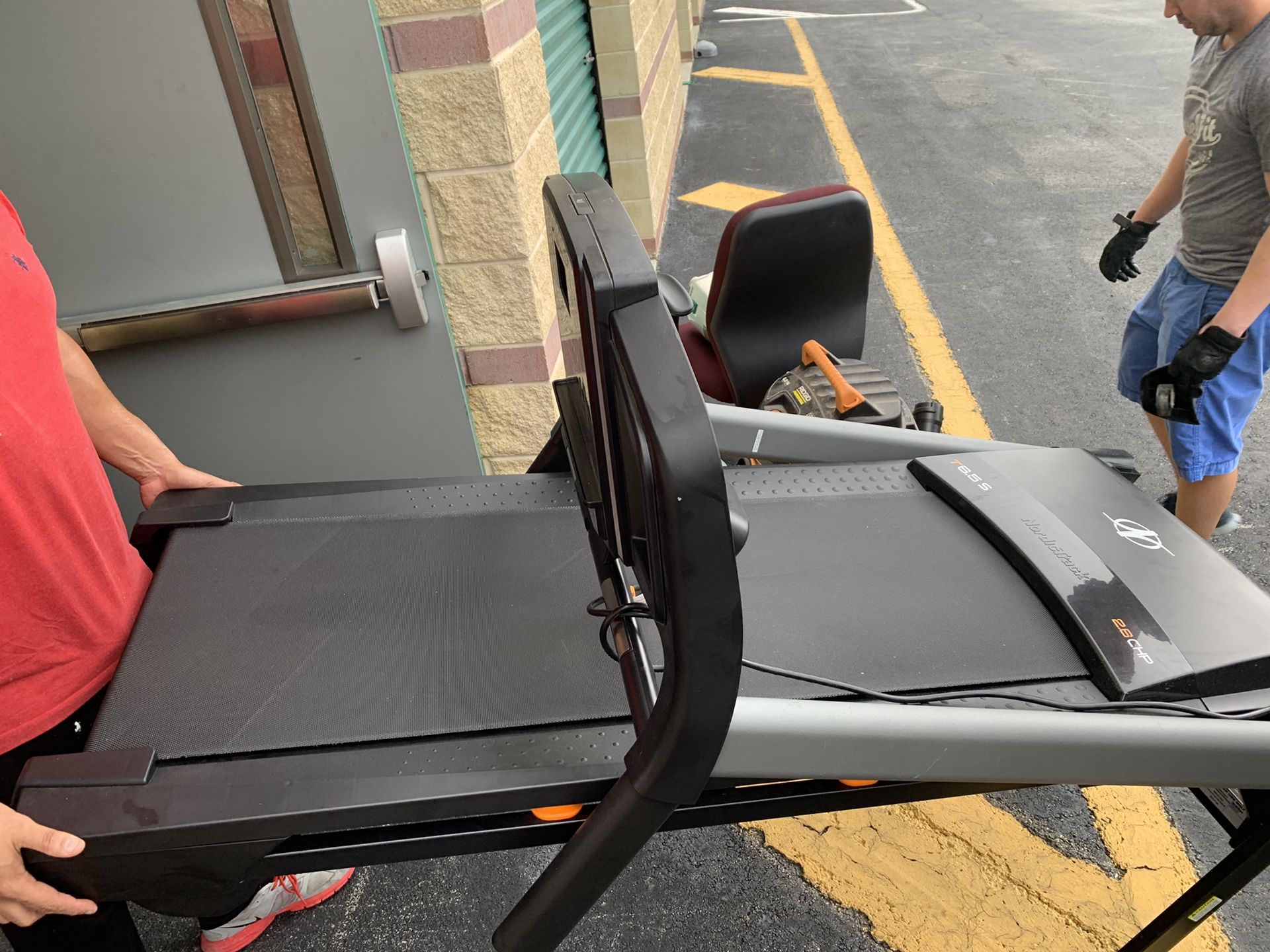 Treadmill brand new, must go ASAP 