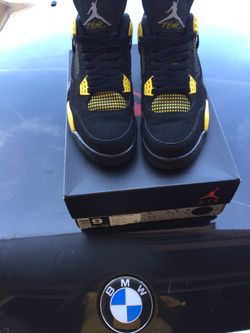 Air Jordan 4 Thunder
