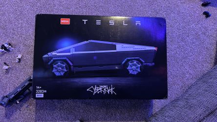Tesla Cyber Truck LEGO Build