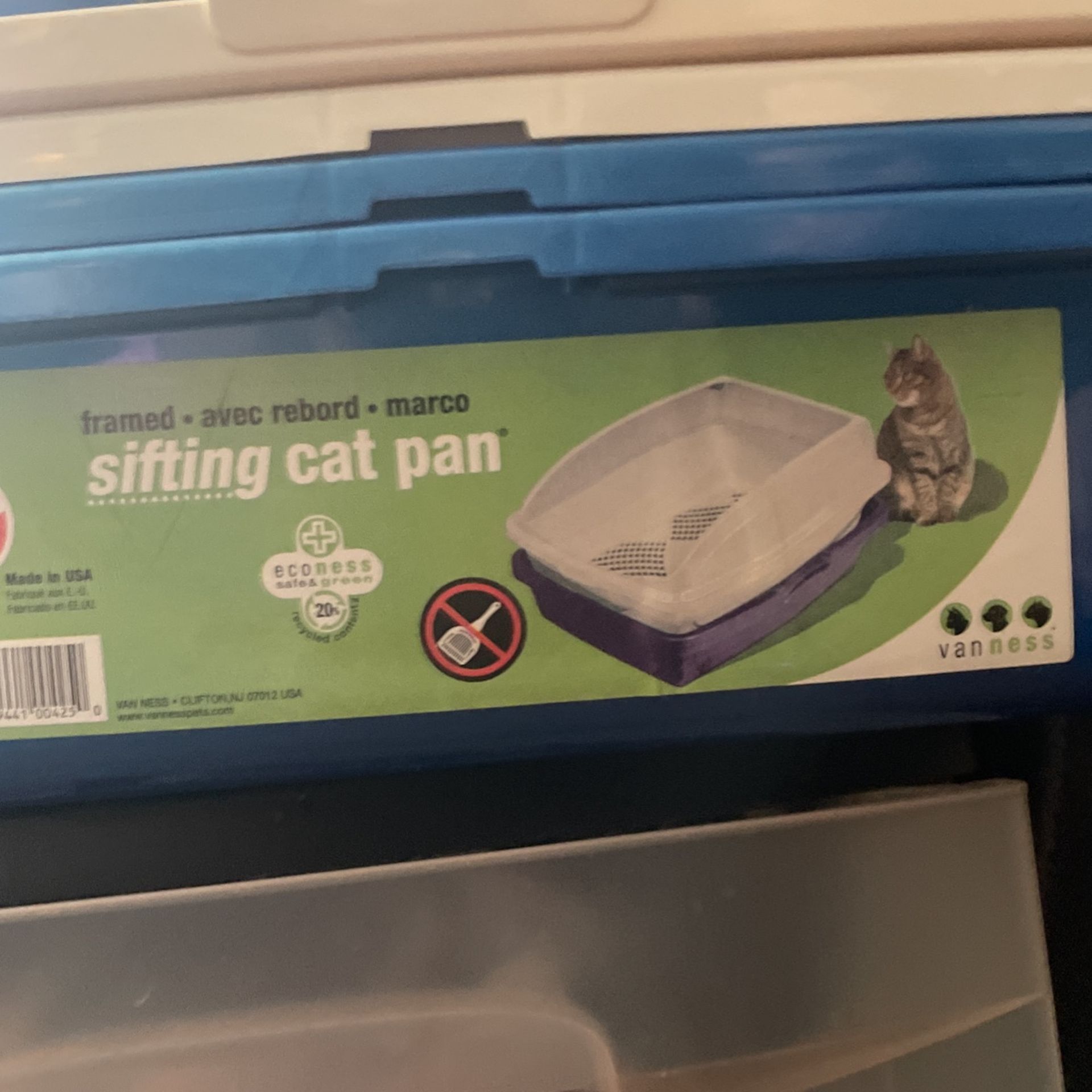Sifting cat pan