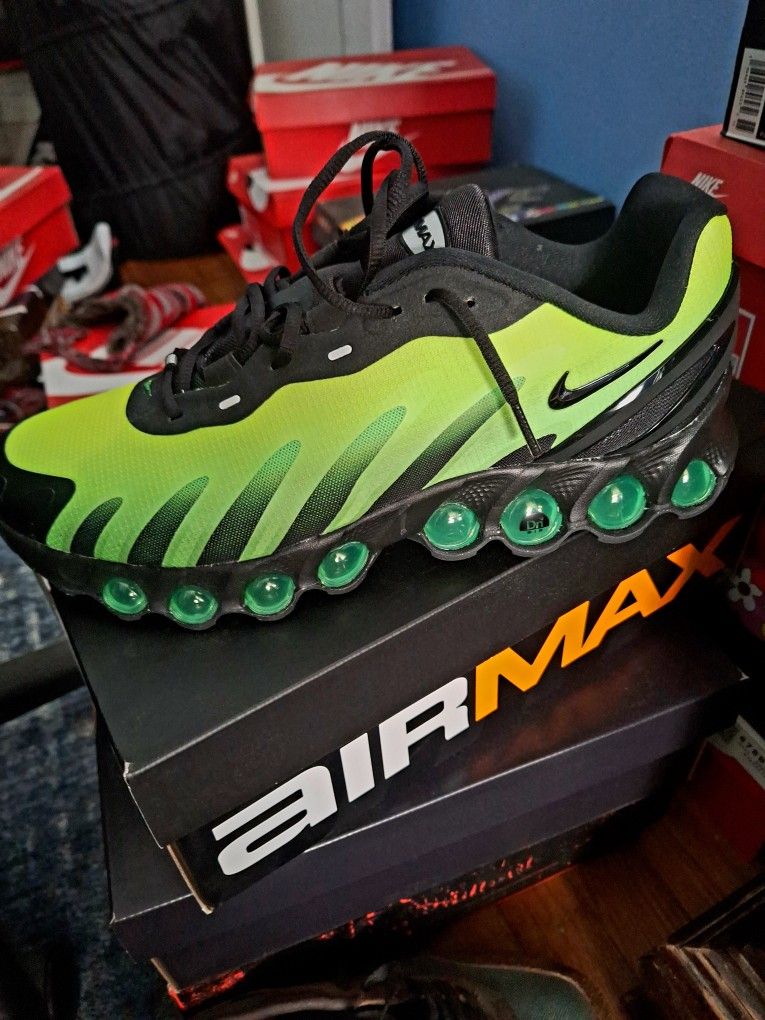 NIKE AIR JORDAN SNEAKERS