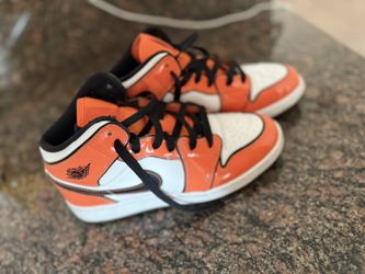 Jordan 1 Mid