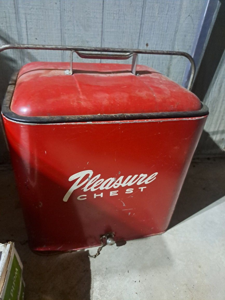 PLEASURE CHEST VINTAGE