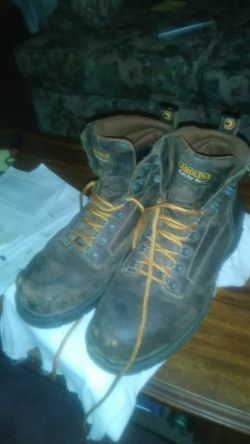 Very nice condition Carolina work boots size 13 men dark brown