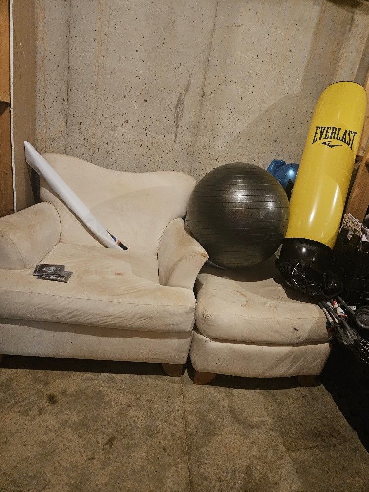 Oversized Chair With Ottoman