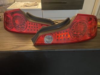 2003-2005 Infiniti G35 Taillight Assembly