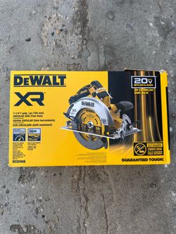 Dewalt 20-Volt MAX XR 7-1/4 in. Cordless Circular Saw (Tool Only) $179 New