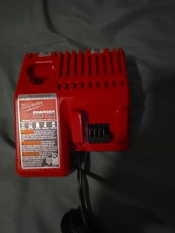 Milwaukee M12 AND M18 BATTERY CHARGER