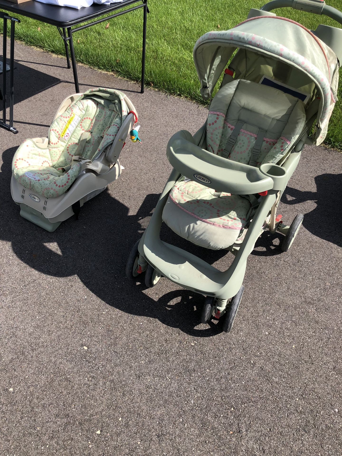 Graco collapsible stroller and car seat set