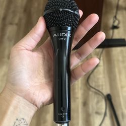 Audix OM-2 Microphone with Cable and Stand