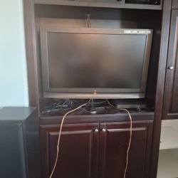 Like New Tv 100 Or Best Offer 