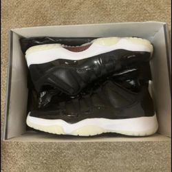 Jordan 11 Low 72-10  Size 10.5M