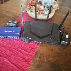 Netgear XR500 Nighthawk Pro Router and Hub