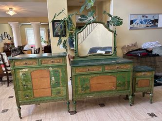 Vintage green vanity set